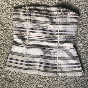 WHITE HOUSE BLACK MARKET FUN STRAPLESS TOP